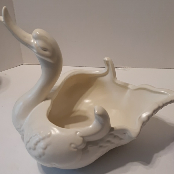 Vintage MCM Hull Swan Planter - Picture 10 of 11